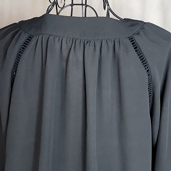 XOXO Black and‎ White Aztec Embroidered Peasant Blouse Medium - Picture 8 of 10